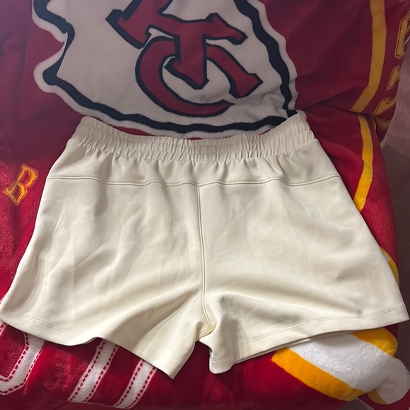 Women's Cream Shorts - Picture 3 of 8
